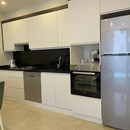 Lovely 2+1 Apartment, A Few Meters From The דירה