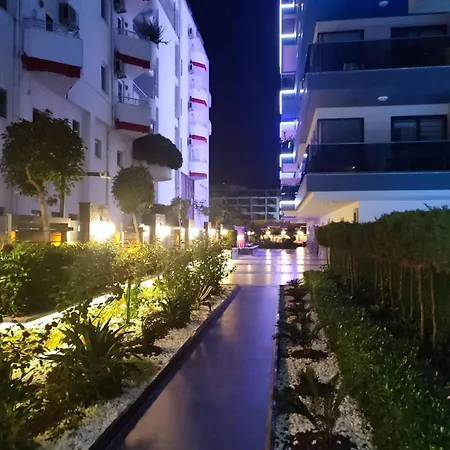 Lovely 2+1 Apartment, A Few Meters From The * אלאניה
